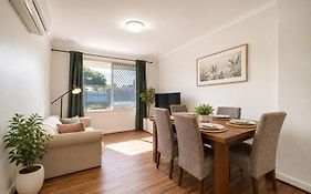 Aurora A1&B1 Airport Haven - Quick Access, Comfy & Free Parking
